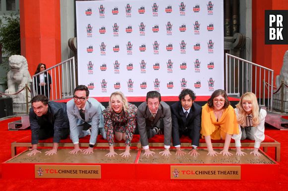 Atores de "The Big Bang Theory" ganham estrelas na Calçada da Fama!