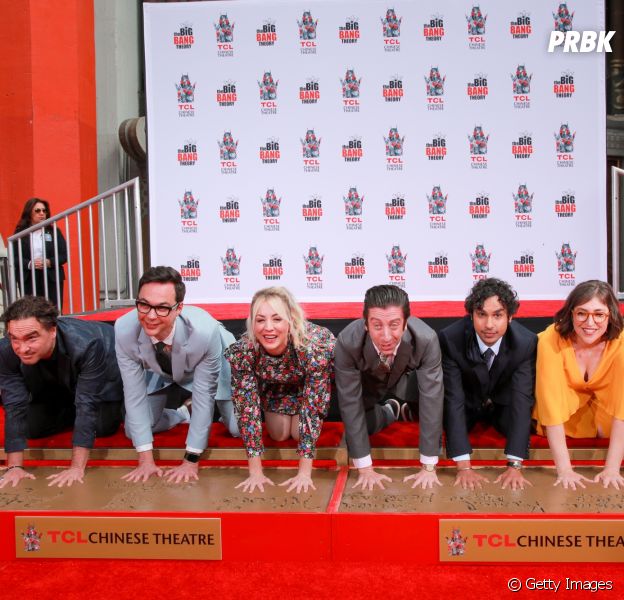 Atores de "The Big Bang Theory" ganham estrelas na Calçada da Fama!