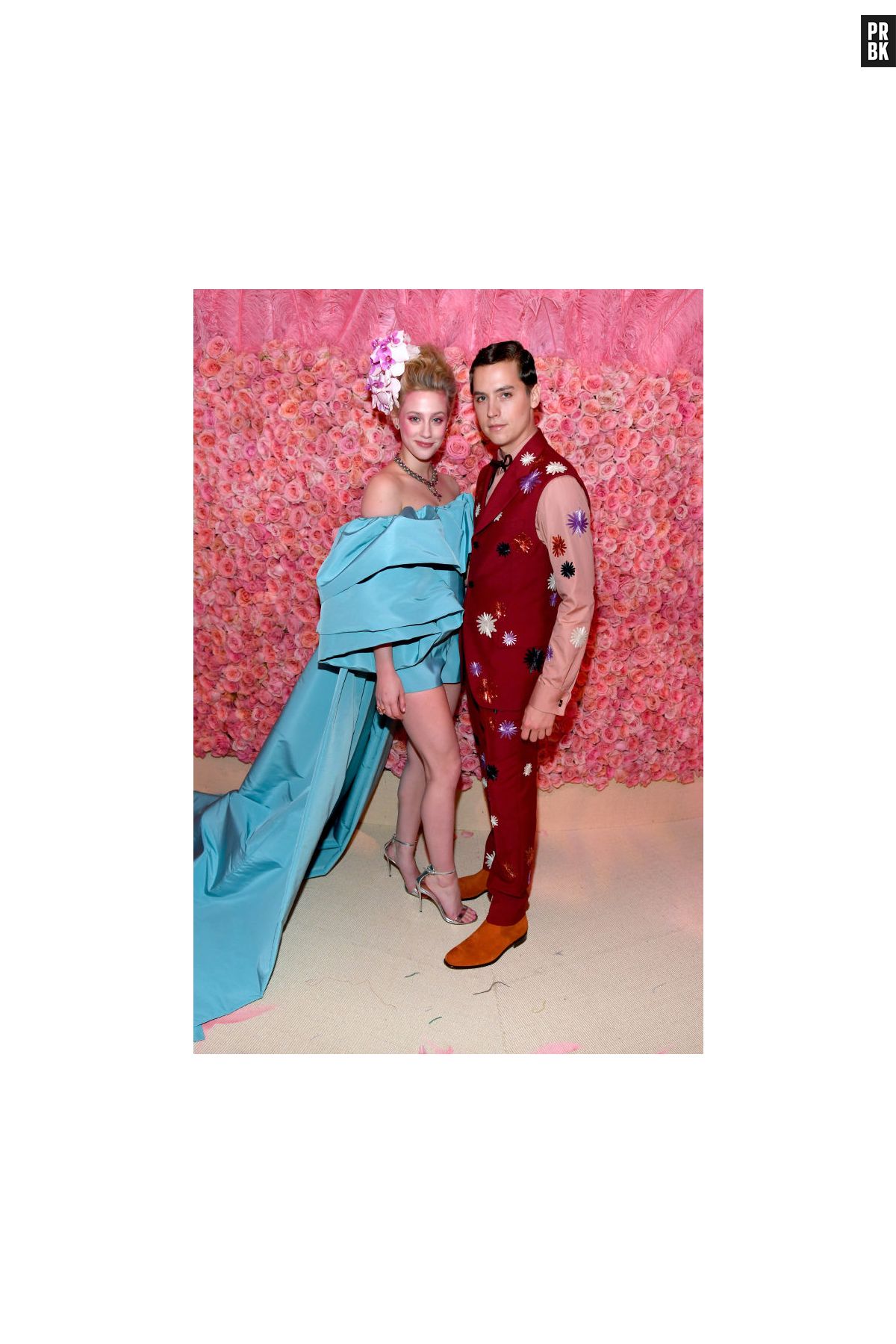女性情報誌 W Vol.4 2019 Lili Reinhart&Cole Sprous Foto: Lili Reinhart e Cole Sprouse, de 