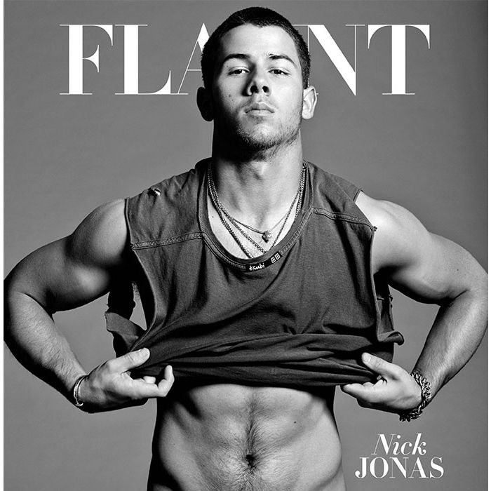  Desde ent&amp;atilde;o, Nick Jonas voltou a tirar o nosso f&amp;ocirc;lego quando estampou as p&amp;aacute;ginas da revista Flaunt 
