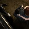 Em "Riverdale": Betty (Lili Reinhart), Veronica (Camila Mendes) e Archie (KJ Apa) jogam gorro de Jughead (Cole Sprouse) no fogo