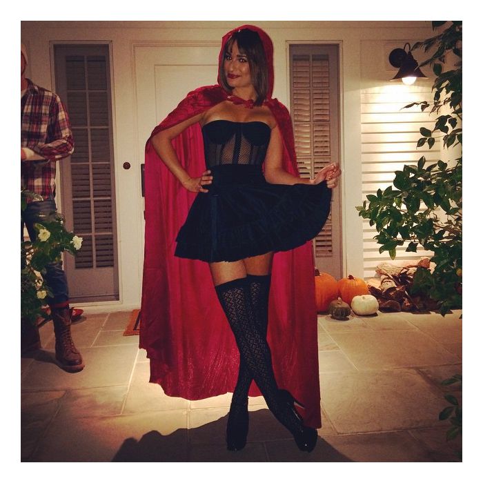  Lea Michele mostrou boa forma neste Halloween ao se vestir de Branca de Neve 