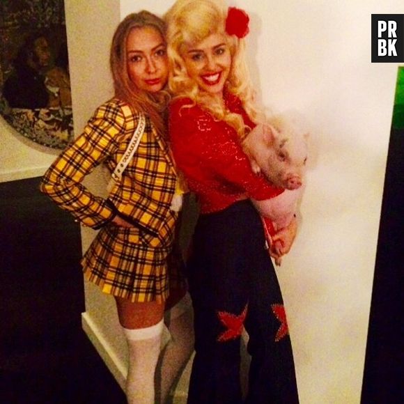 A fantasia de Miley Cyrus neste Halloween teve direito até a um porco