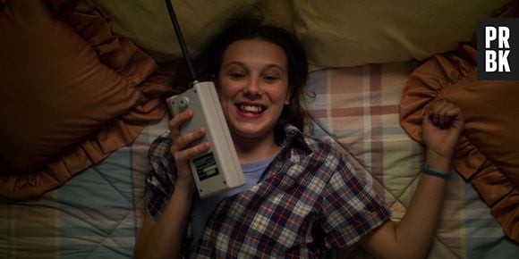 "Stranger Things": Eleven (Millie Bobby Brown) se envolve cada vez mais com Mike (Finn Wolfhard)