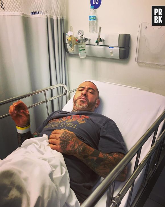 Henrique Fogaça sofre acidente de moto e posta tudo em seu Instagram