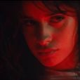 Camila Cabello bota fogo num confessionário no clipe de "Shameless", da Era "Romance"