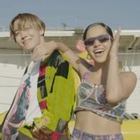 Estão servidos? J-Hope e Becky G lançam MV de "Chicken Noodle Soup"