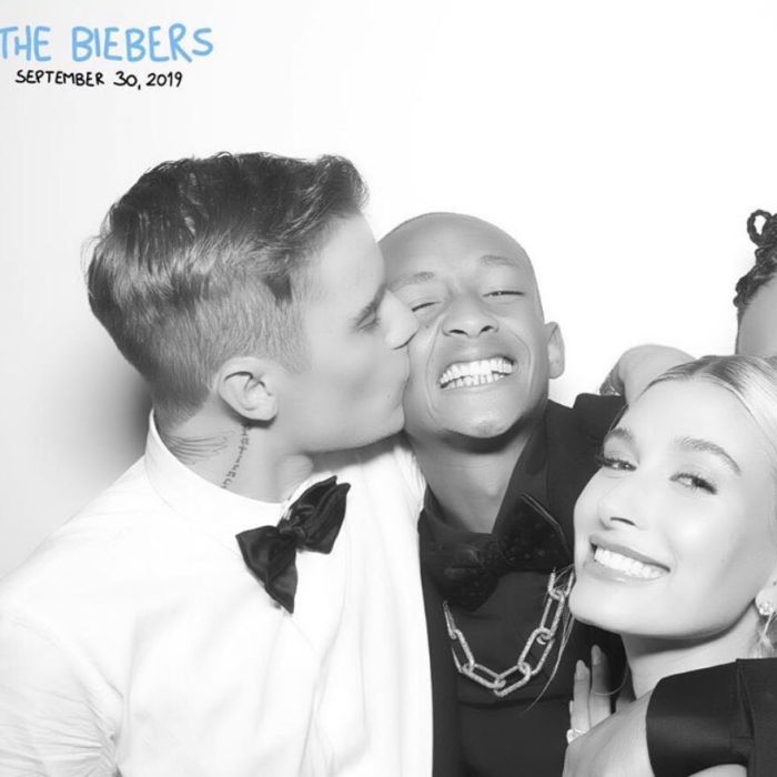 Justin Bieber e Hailey Bieber: astro compartilha foto do casamento ao lado dos convidados