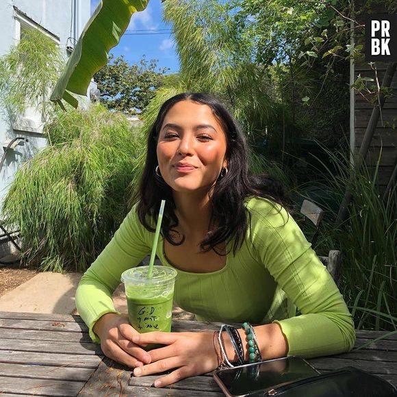 Fivel Stewart, a Izzie de "Atypical", é irmã de Booboo Stewart, o Jay de "Descendentes"