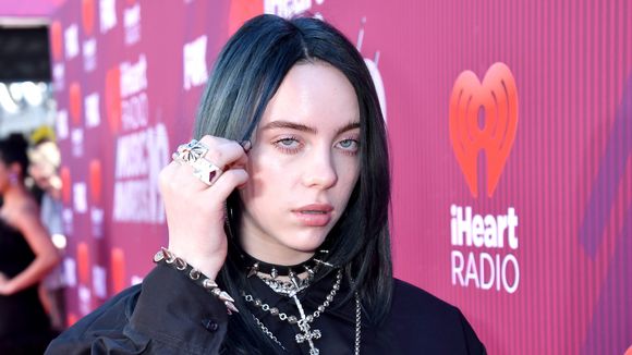 Fãs problematizam amizade entre Billie Eilish e Drake: "Não é possível achar normal"