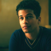John Ambrose (Jordan Fisher) é parte do triângulo amoroso principal de "Para Todos os Garotos Que Já Amei"