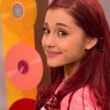 Ariana Grande posta fotos do elenco de "Brilahnte Victória" em homenagem aos 10 anos da série


