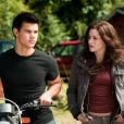 Ao longo de "A Saga Crepúsculo", Bella (Kristen Stewart) e Jacob (Taylor Lautner) também se envolveram e formaram um triângulo amoroso com Edward (Robert Pattinson)