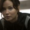 Com um tom mais castanho, Jennifer Lawrence desfila suas madeixas onduladas em "Jogos Vorazes"