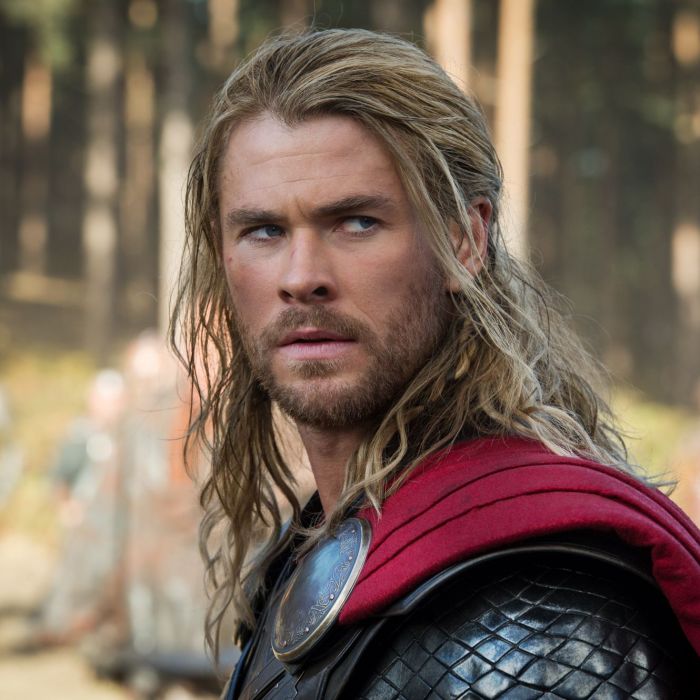 GazetaWeb - Chris Hemsworth roda cena de 'Thor' com visual anos 80
