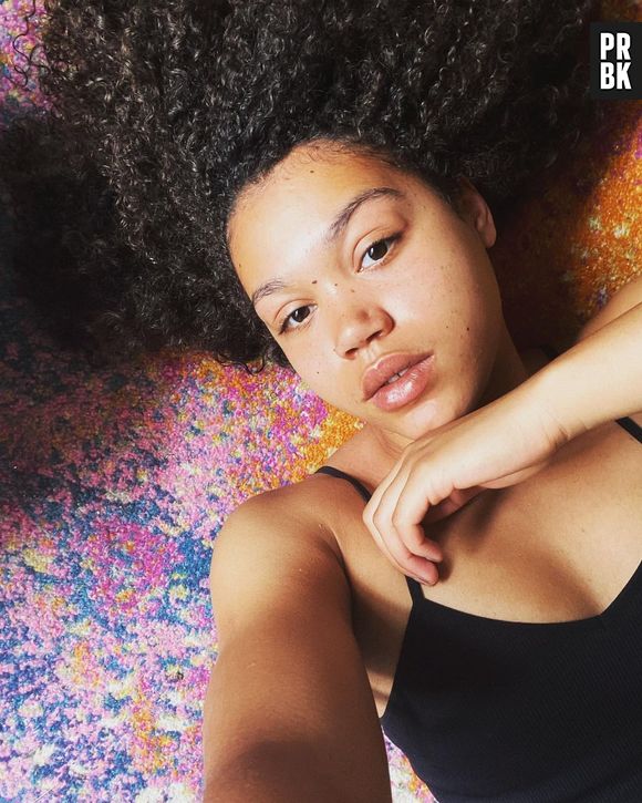 Ruby Barker, a Marina Thompson de "Bridgerton", é do signo de Capricórnio