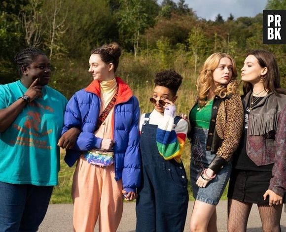 Sororidade é um dos temas que aparecem em "Sex Education": veja 7 séries feministas que não são sobre feminismo
