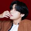 Kim Taehyung, o V, será o primeiro membro do BTS a lançar um projeto solo em 2021, de acordo com rumores