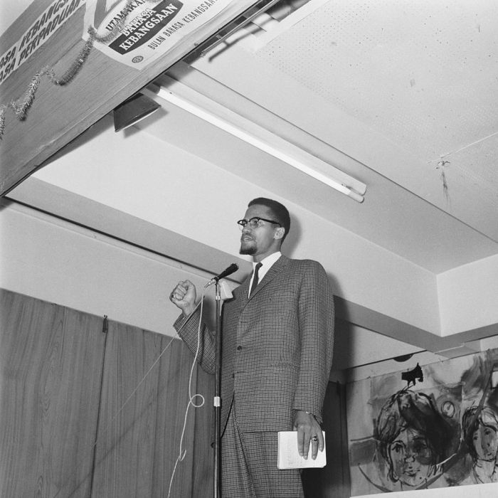 Malcolm X abandonou a organização Nação Islã após desentendimentos com o líder Elijah Mohammad, em 1964