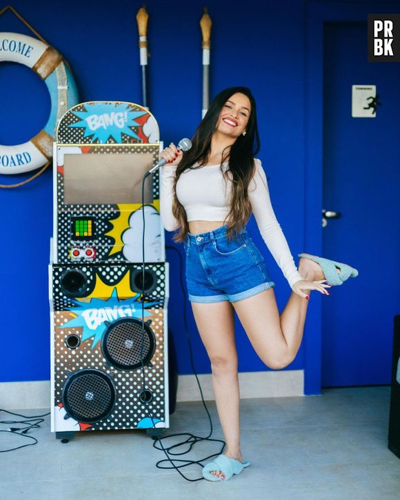 Juliette reproduz falas do homem do primeiro encontro: "ele disse: 'Gostei de você, no Instagram você é bonitinha'. E ele completou: 'E mais magra também'"