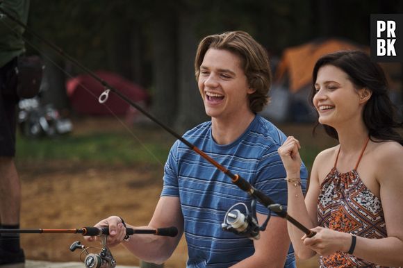 Lee (Joel Courtney) e Rachel (Meganne Young) têm reviravolta em "A Barraca do Beijo 3"