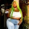 Lizzo investe na moda Wide Leg jeans e inspira mulheres