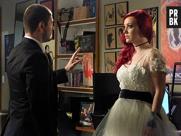 João Lucas (Daniel Rocha) não acredita quando Du (Josie Pessôa) conta que está grávida de gêmeos em "Império"