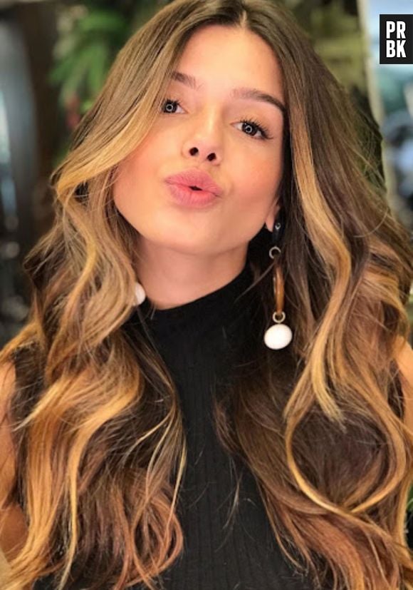 Giovanna Lancellotti já apostou na técnica money piece para deixar o rosto mais iluminado