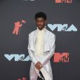 Lil Nas X brilha como um cowboy de strass no tapete vermelho do VMA da MTV 2019