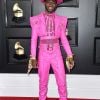 Lil Nas X usou conjunto pink criado sobre medida para ela pelo Atelier Versace no Grammy, em 2020