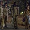 Em "Gostosuras ou travessuras, aberração", o 2º episódio da 2ª temporada de "Stranger Things", os protagonistas se fantasiam de Caça-Fantasmas e precisam interromper a celebração do Halloween por conta de coisas terríveis que começam a acontecer
