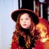 "Abracadabra": Dani (Thora Birch) é alvo das bruxas, que desejam sugar a juventude de crianças