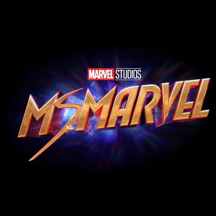  O primeiro teaser de &quot;Ms. Marvel&quot; foi exibido no Disney Plus Day e mostrou Kamala Khan (Iman Vellani) se inspirando na Capitã Marvel (Brie Larson) e usando os seus novos poderes 