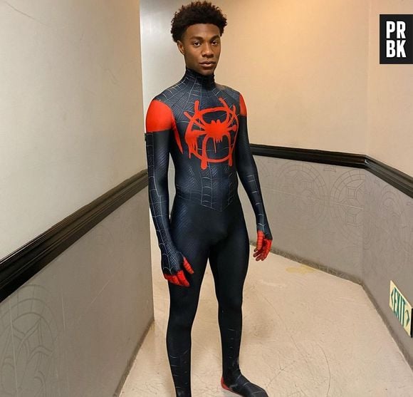 Jonathan Daviss, o Pope de "Outer Banks", tem talento de sobra para interpretar Miles Morales nos cinemas