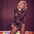 Miley Cyrus investe em tecidos transparentes principalmente em eventos