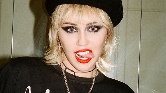 Miley Cyrus e o estilo vintage: 40 looks da cantora para se inspirar