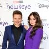 "Gavião Arqueiro": Jeremy Renner interpreta Clint Barton e Hailee Steinfeld é Kate Bishop 