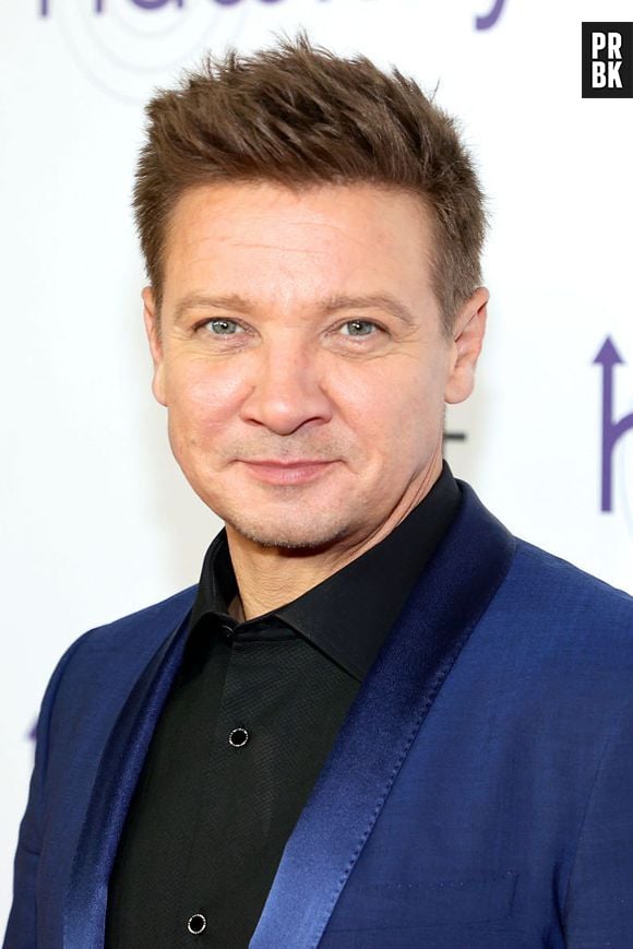 "Gavião Arqueiro": Clint Barton (Jeremy Renner) precisa da ajuda de Kate Bishop (Hailee Steinfeld) para derrotar inimigos antigos