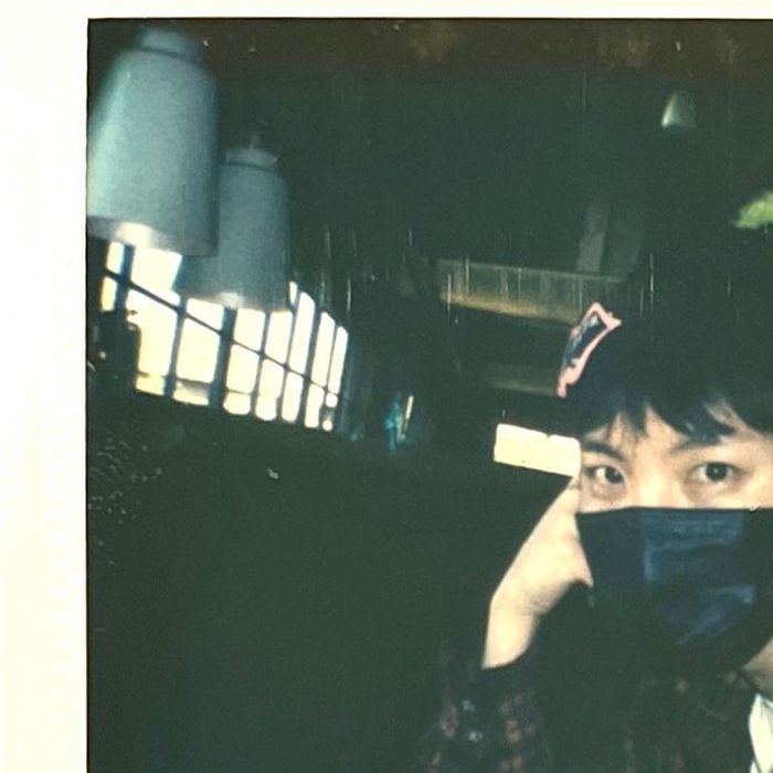 J-Hope, do BTS, aposta no estilo de polaroid no Instagram