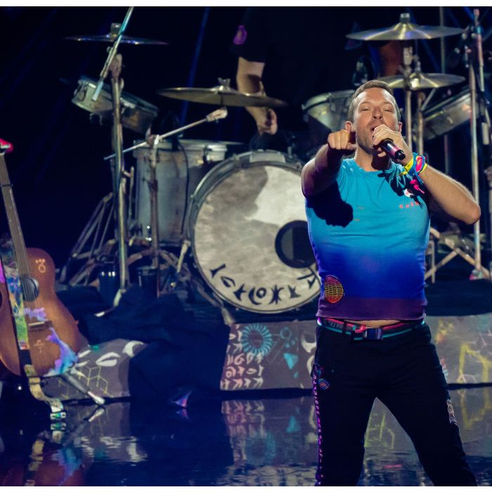 Em show, Chris Martin, do Coldplay, diz que a música &quot;Yellow&quot; foi escrita para o BTS