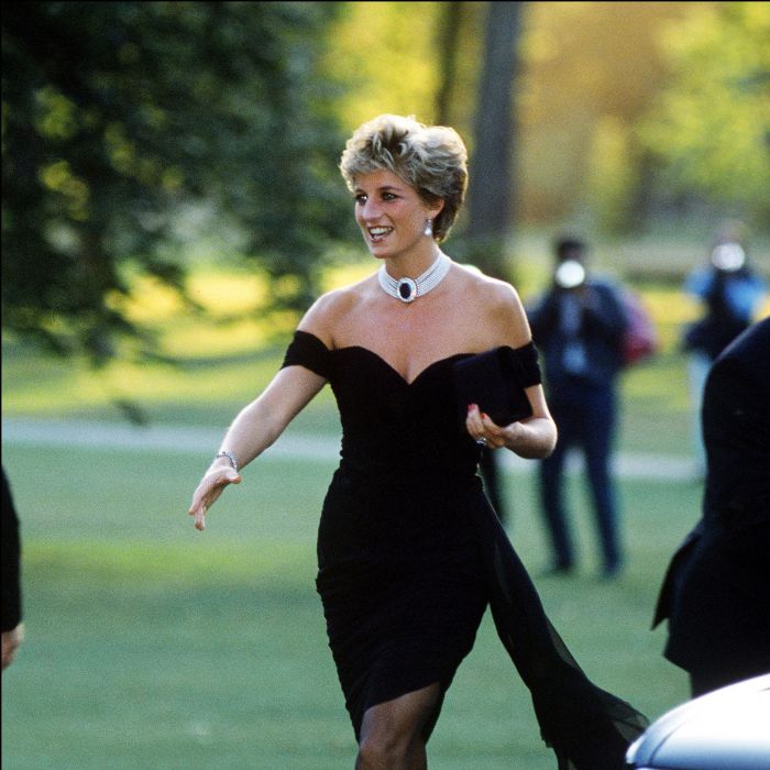 Princesa Diana usando o &quot;Vestido da Vingança&quot;