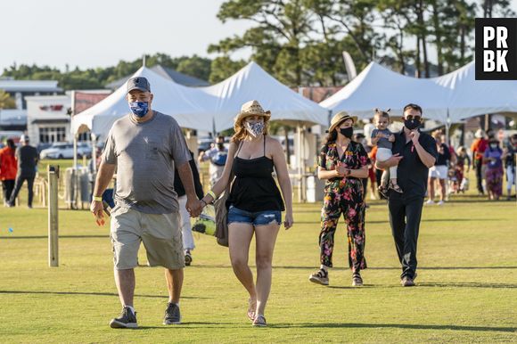 O uso de máscara para entrar no Lollapalooza Brasil 2022 será obrigatório e ela só poderá ser retirada dentro do evento para o consumo de comidas e bebidas