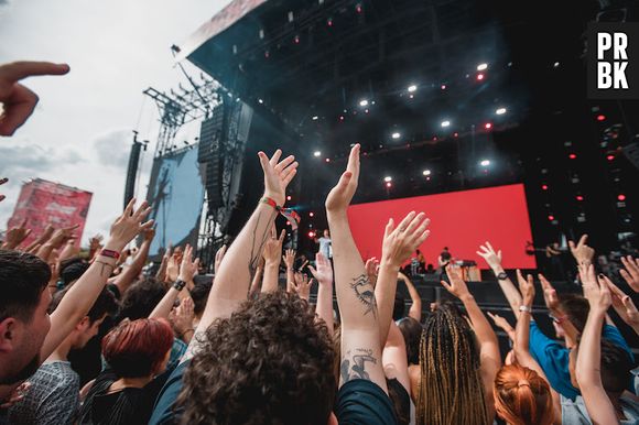 Falta pouco mais de um mês para o Lollapalooza Brasil 2022. Por isso, já precisamos preparar nossas Lolla Cashless, máscaras e comprovante de vacinação para entrar no evento