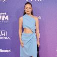   Billboard Women in Music 2022: recortes e cores claras ajudam a formar look delicado   