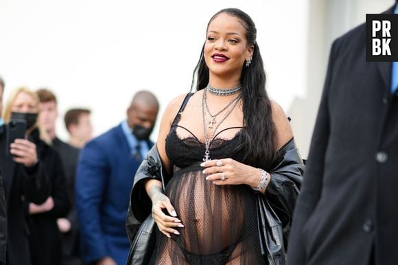 Rihanna: grávida, cantora investe em transparência