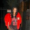 Rihanna ama cores fortes, como vermelho, verde e rosa