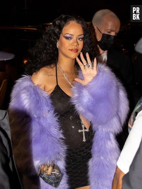 Rihanna apostou em vestido brilhante em after party em Milão