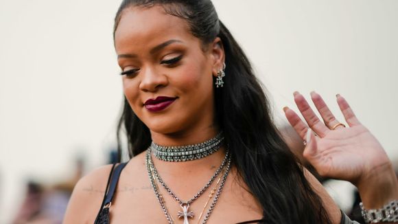 Transparência, recortes e brilhos: 15 looks de Rihanna grávida para se apaixonar