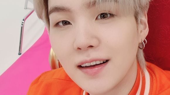 É aniversário de Suga, do BTS! Veja 40 selfies do idol para comemorar