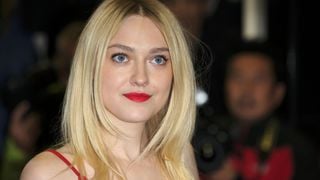 Dakota Fanning trai o marido em trailer do drama "Effie Gray". Babado!